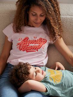 T-shirt Family team femme collection capsule vertbaudet et Studio Jonésie en coton bio.