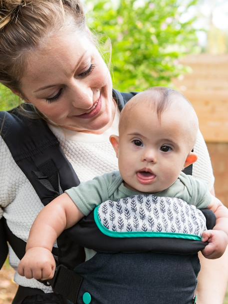 Porte-bébé avec bavoir lavable Flip 4 en 1 INFANTINO noir 