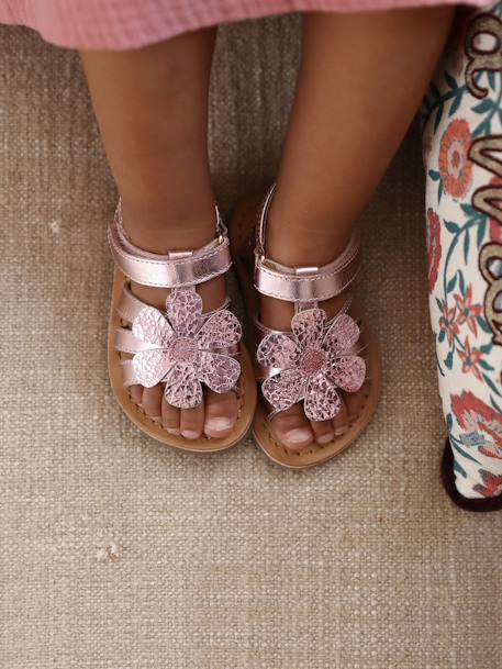 Sandales scratchées en cuir bébé fille rose 