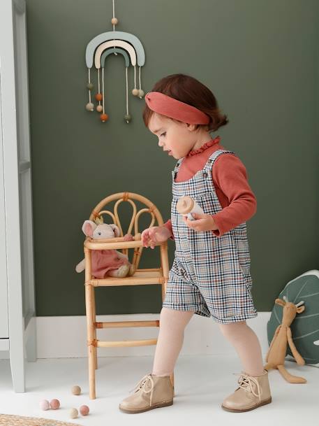 Ensemble bébé salopette courte à carreaux, T-shirt en côtes uni et son bandeau assorti vieux rose 