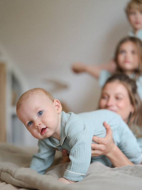 Capsule Bonne nuit: Baby Schlafanzug aus Musselin, personalisierbar salbeigrün 